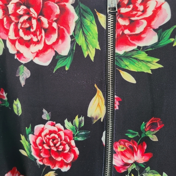 Guess Roses Boulevard Floral Feminine Elegant Bell Sleeves Black Lucy Dress - Picture 11 of 11